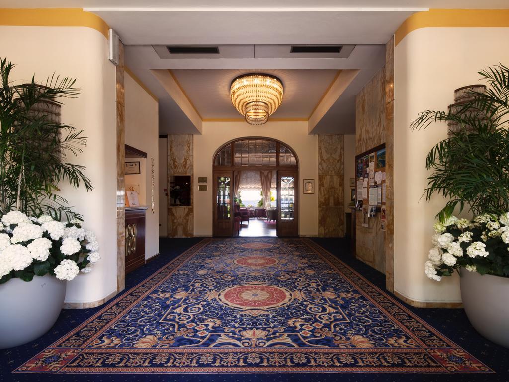 Grand Hotel Gardone การ์โดเน ริเวียรา ภายนอก รูปภาพ
